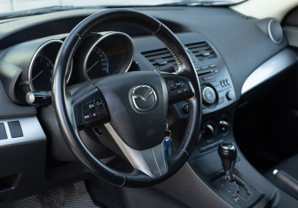Подержанный автомобиль Mazda 3 Sedan 2013 года (11 фото)