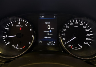 Подержанный автомобиль Nissan X-Trail 2022 года (10 фото)