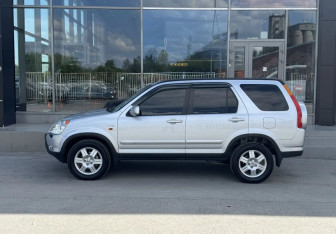 Подержанный автомобиль Honda CR-V 2002 года (8 фото)