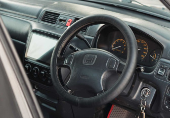 Подержанный автомобиль Honda CR-V 2000 года (11 фото)