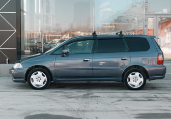 Подержанный автомобиль Honda Odyssey Compactvan 2002 года (8 фото)