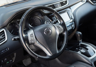Подержанный автомобиль Nissan Qashqai 2015 года (11 фото)