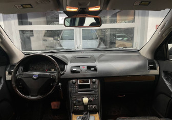 Подержанный автомобиль Volvo XC90 2004 года (9 фото)