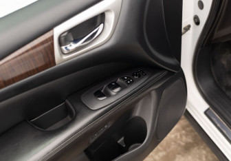 Подержанный автомобиль Nissan Pathfinder 2014 года (18 фото)