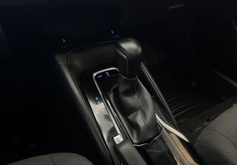 Подержанный автомобиль Toyota Corolla Sedan 2019 года (12 фото)
