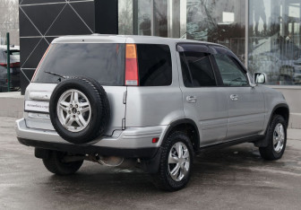 Подержанный автомобиль Honda CR-V 2001 года (5 фото)