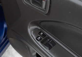 Подержанный автомобиль Nissan Expert 1999 года (15 фото)