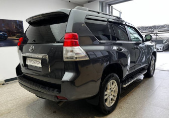 Подержанный автомобиль Toyota Land Cruiser Prado 2011 года (5 фото)