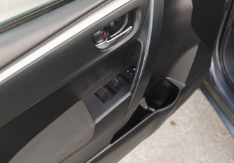 Подержанный автомобиль Toyota Corolla Sedan 2013 года (15 фото)