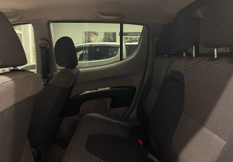 Подержанный автомобиль Mitsubishi L200 2007 года (12 фото)