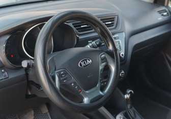 Подержанный автомобиль Kia Rio Sedan 2015 года (11 фото)