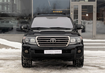 Подержанный автомобиль Toyota Land Cruiser Suv 2012 года (2 фото)