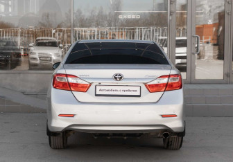 Подержанный автомобиль Toyota Camry Sedan 2012 года (6 фото)