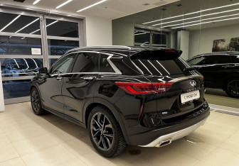 Подержанный автомобиль Infiniti QX50 2018 года (8 фото)