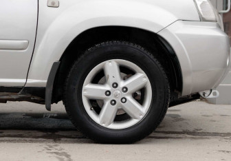 Подержанный автомобиль Nissan X-Trail 2005 года (9 фото)