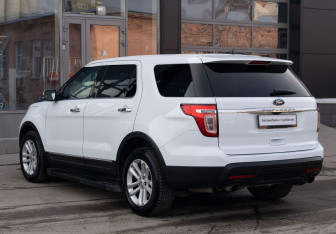 Подержанный автомобиль Ford Explorer 2014 года (7 фото)