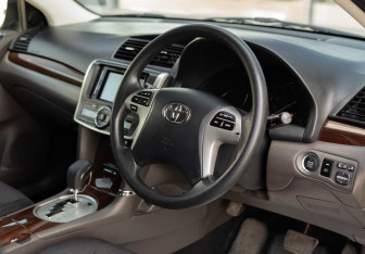 Подержанный автомобиль Toyota Allion 2016 года (11 фото)