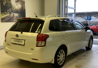 Подержанный автомобиль Toyota Corolla Wagon 2014 года (4 фото)