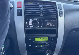 Подержанный автомобиль Hyundai Tucson 2006 года (12 фото)