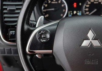 Подержанный автомобиль Mitsubishi Outlander 2013 года (12 фото)