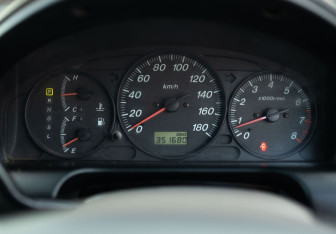 Подержанный автомобиль Mazda Premacy 2002 года (12 фото)