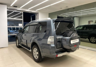 Подержанный автомобиль Mitsubishi Pajero 2006 года (6 фото)