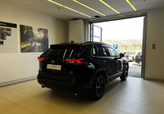 Подержанный автомобиль Toyota RAV4 2021 года (4 фото)