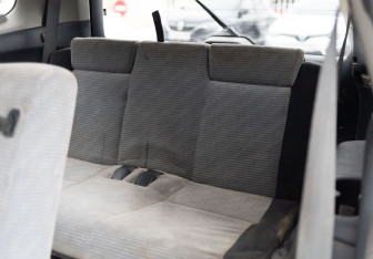 Подержанный автомобиль Honda Stream 2001 года (17 фото)