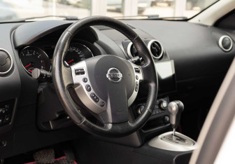 Подержанный автомобиль Nissan Qashqai 2011 года (11 фото)
