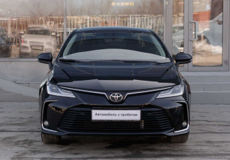 Подержанный автомобиль Toyota Corolla Sedan 2019 года (2 фото)