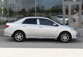 Подержанный автомобиль Toyota Corolla Sedan 2007 года (4 фото)
