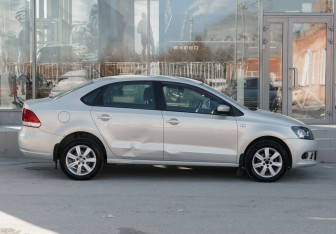 Подержанный автомобиль Volkswagen Polo Sedan 2011 года (4 фото)