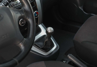 Подержанный автомобиль Hyundai Tucson 2007 года (14 фото)