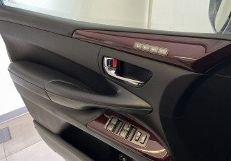 Подержанный автомобиль Lexus LX 2015 года (16 фото)