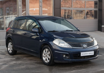 Подержанный автомобиль Nissan Tiida Hatchback 2008 года (3 фото)