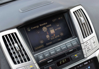 Подержанный автомобиль Lexus RX 2005 года (14 фото)