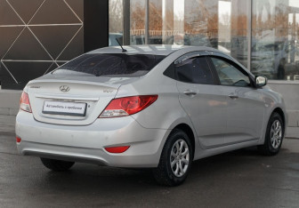 Подержанный автомобиль Hyundai Accent Sedan 2011 года (5 фото)