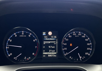 Подержанный автомобиль Toyota RAV4 2016 года (12 фото)
