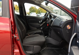 Подержанный автомобиль Renault Sandero 2020 года (19 фото)