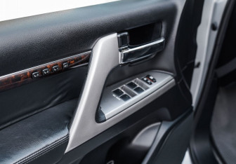 Подержанный автомобиль Toyota Land Cruiser Suv 2012 года (43 фото)