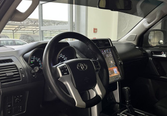 Подержанный автомобиль Toyota Land Cruiser Prado 2011 года (7 фото)