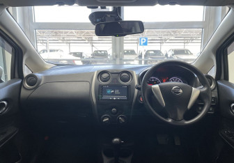Подержанный автомобиль Nissan Note 2015 года (12 фото)