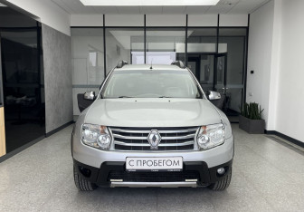 Подержанный автомобиль Renault Duster 2012 года (2 фото)