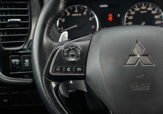 Подержанный автомобиль Mitsubishi Outlander 2016 года (12 фото)
