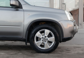 Подержанный автомобиль Nissan X-Trail 2008 года (9 фото)