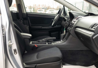 Подержанный автомобиль Subaru XV 2012 года (18 фото)