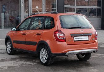 Подержанный автомобиль LADA (ВАЗ) Kalina Hatchback 2015 года (7 фото)