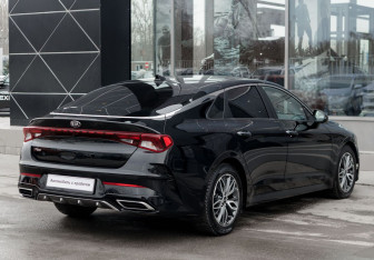Подержанный автомобиль Kia K5 2020 года (5 фото)