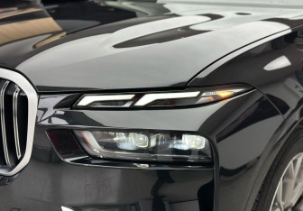 Подержанный автомобиль BMW X7 2023 года (23 фото)
