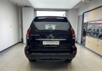 Подержанный автомобиль Toyota Land Cruiser Prado 2006 года (5 фото)